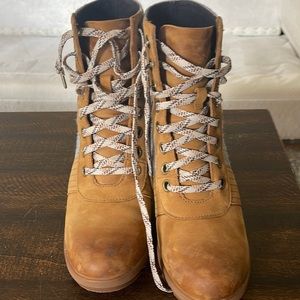 Two tone, Sorel Wedge Size 9